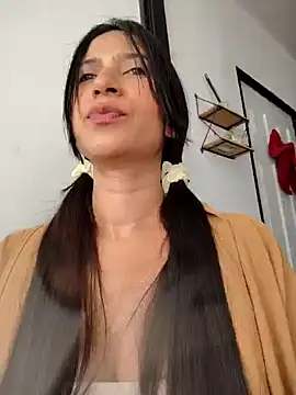 Snapshot of lady-rosse chatting on 12.17.24 lady-rosse online show from 12.17.24