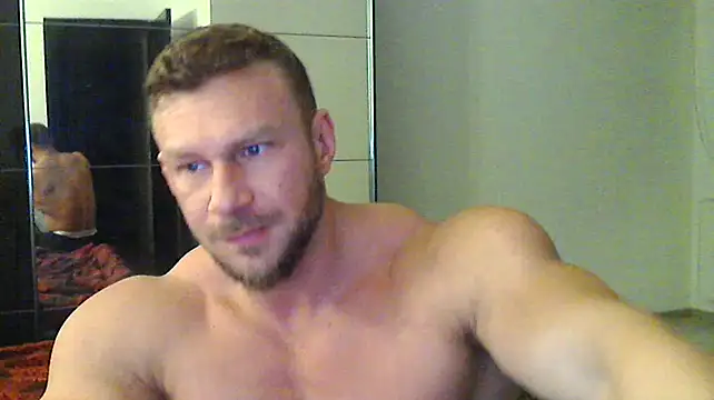 Snapshot of muscularkevin chatting on 12.19.24 muscularkevin online show from 12.19.24