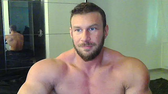 Snapshot of muscularkevin chatting on 03.08.25 muscularkevin online show from 03.08.25