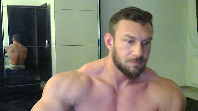 Snapshot of muscularkevin chatting on 03.10.25 muscularkevin online show from 03.10.25