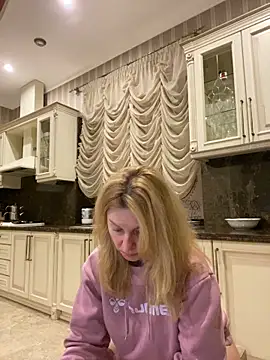 Amazoniiaa online show from 02.27.25