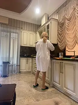 Amazoniiaa online show from 09.18.25