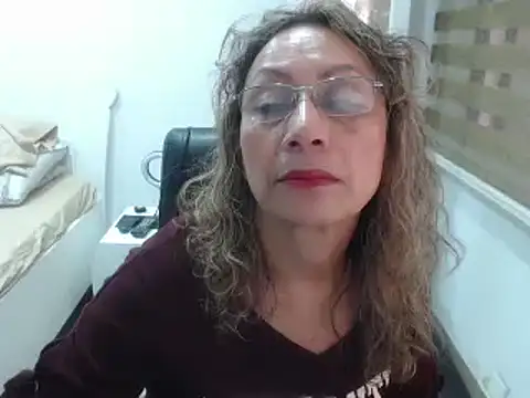 Snapshot of jesy_hot chatting on 01.04.25 jesy hot online show from 01.04.25