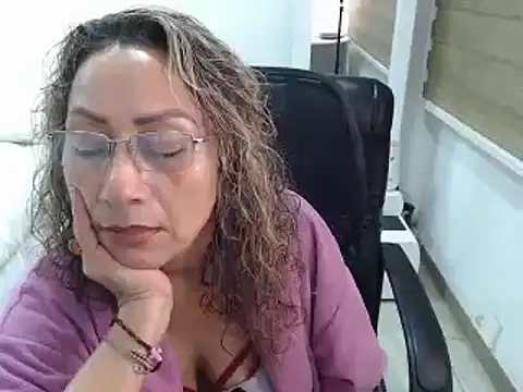 Snapshot of jesy_hot chatting on 02.09.25 jesy hot online show from 02.09.25