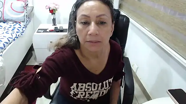 Snapshot of jesy_hot chatting on 10.27.25 jesy hot online show from 10.27.25