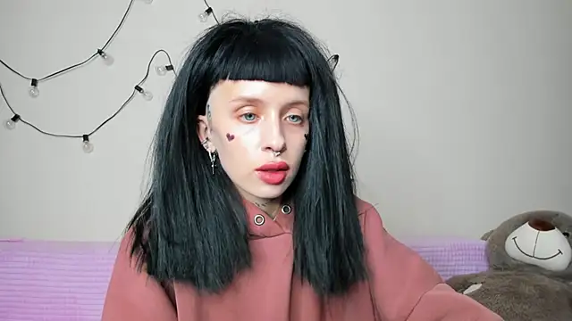 Snapshot of FlowerOfSin2001 chatting on 10.07.25 FlowerOfSin2001 online show from 10.07.25