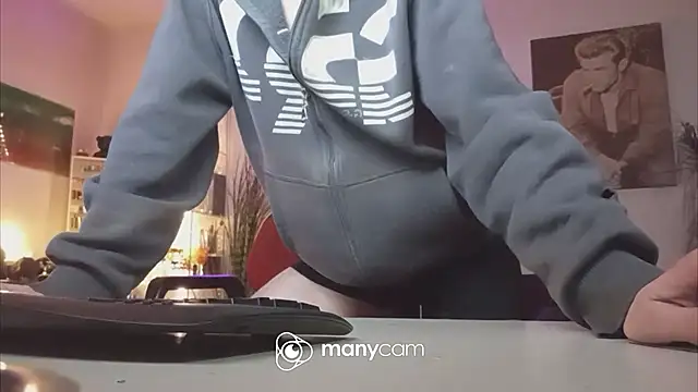 Snapshot of der_dino30 chatting on 01.14.25 der dino30 online show from 01.14.25