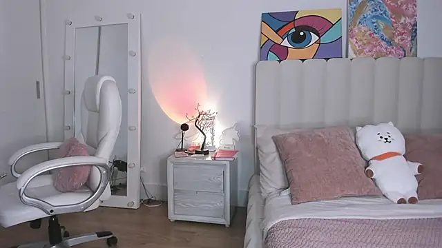 Daniela Miller  online show from 09.13.25