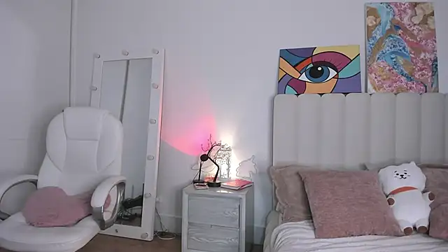 Daniela Miller  online show from 09.20.25