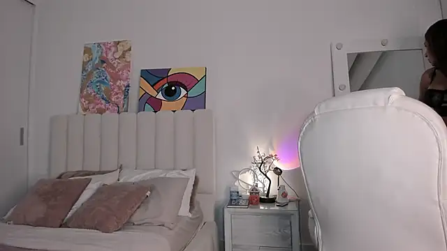 Daniela Miller  online show from 10.25.25