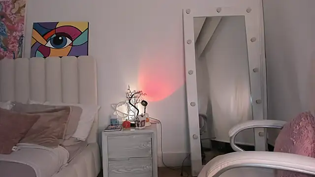 Daniela Miller  online show from 10.28.25