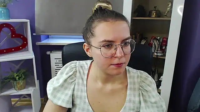 Zoey Erotic online show from 12.18.24