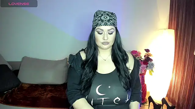 Snapshot of Laura_sinner chatting on 01.25.25 Laura sinner online show from 01.25.25