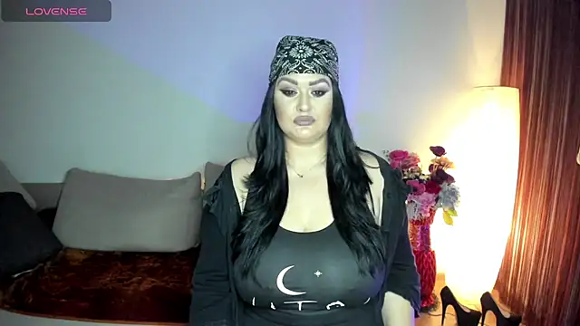 Snapshot of Laura_sinner chatting on 01.25.25 Laura sinner online show from 01.25.25