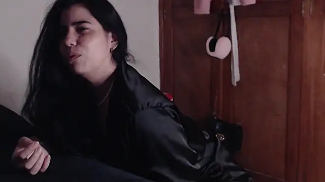 Snapshot of sex_mia chatting on 12.17.25 sex mia online show from 12.17.25