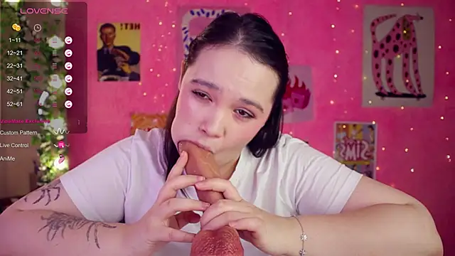 Snapshot of Chery_Lady22 chatting on 11.05.25 Chery Lady22 online show from 11.05.25