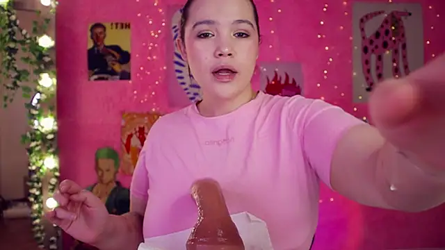 Snapshot of Chery_Lady22 chatting on 11.06.25 Chery Lady22 online show from 11.06.25