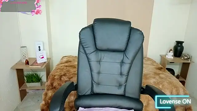 AnisiaFarina online show from 10.16.25