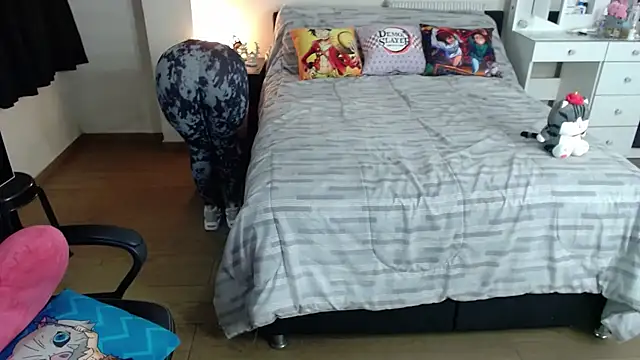 Snapshot of kittykat18x chatting on 10.26.25 kittykat18x online show from 10.26.25