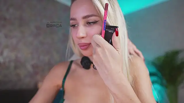 Snapshot of misstics_ chatting on 10.25.25 misstics  online show from 10.25.25