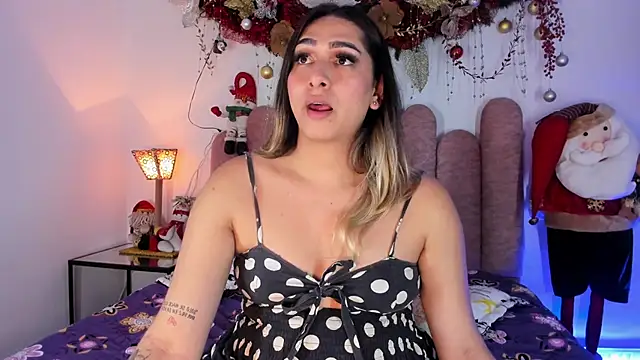 Snapshot of ISABELLASSMITH chatting on 12.12.24 ISABELLASSMITH online show from 12.12.24