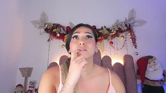 Snapshot of ISABELLASSMITH chatting on 12.31.24 ISABELLASSMITH online show from 12.31.24