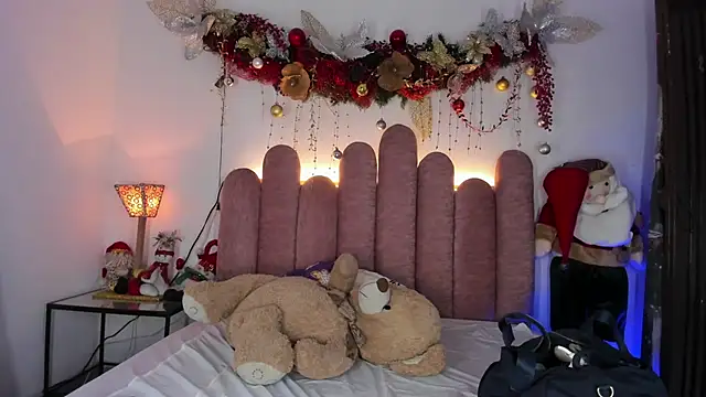 Snapshot of ISABELLASSMITH chatting on 01.04.25 ISABELLASSMITH online show from 01.04.25