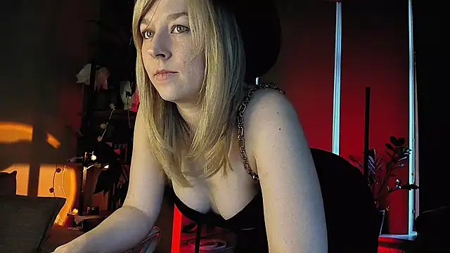 Snapshot of 5_in_one chatting on 12.17.24 5 in one online show from 12.17.24