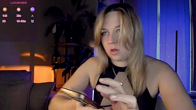 Snapshot of 5_in_one chatting on 10.18.25 5 in one online show from 10.18.25