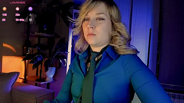 Snapshot of 5_in_one chatting on 10.31.25 5 in one online show from 10.31.25