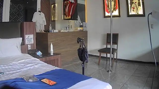 LaInsaciableIntensa online show from 01.12.25