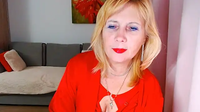 Snapshot of Magic_Blondie chatting on 12.03.24 Magic Blondie online show from 12.03.24