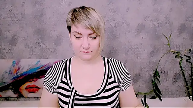 Snapshot of Djullia chatting on 01.18.26 Djullia online show from 01.18.26