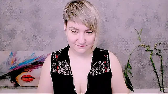 Snapshot of Djullia chatting on 02.08.26 Djullia online show from 02.08.26