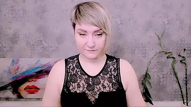 Snapshot of Djullia chatting on 02.15.26 Djullia online show from 02.15.26