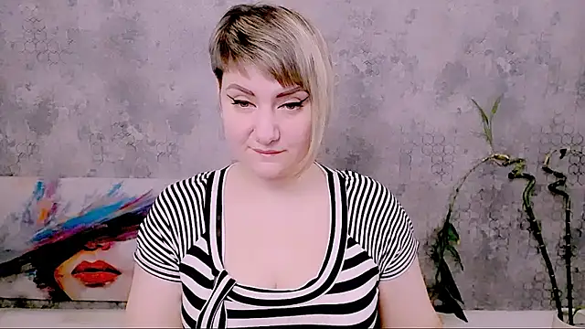 Snapshot of Djullia chatting on 02.20.26 Djullia online show from 02.20.26