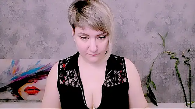 Snapshot of Djullia chatting on 02.23.26 Djullia online show from 02.23.26