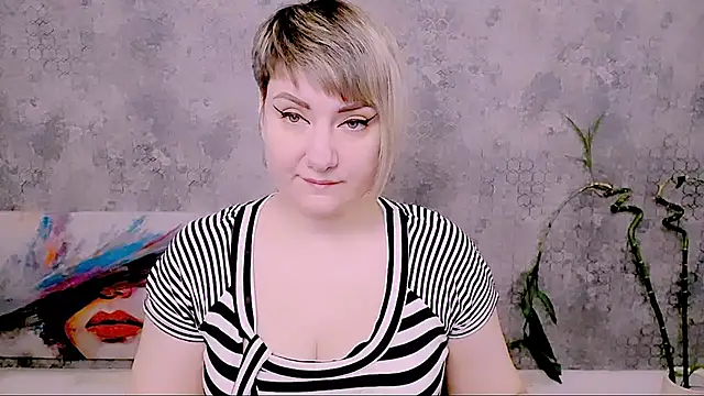 Snapshot of Djullia chatting on 02.28.26 Djullia online show from 02.28.26