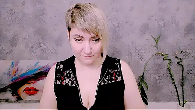 Snapshot of Djullia chatting on 03.21.26 Djullia online show from 03.21.26