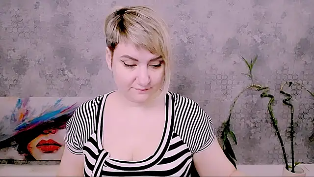 Snapshot of Djullia chatting on 03.22.26 Djullia online show from 03.22.26