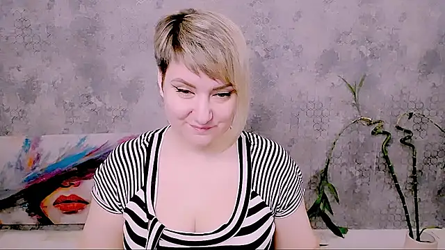 Snapshot of Djullia chatting on 04.02.26 Djullia online show from 04.02.26