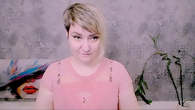 Snapshot of Djullia chatting on 04.07.26 Djullia online show from 04.07.26