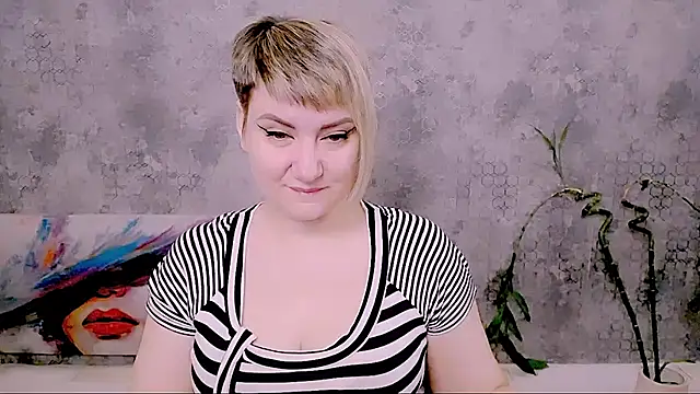 Snapshot of Djullia chatting on 04.11.26 Djullia online show from 04.11.26