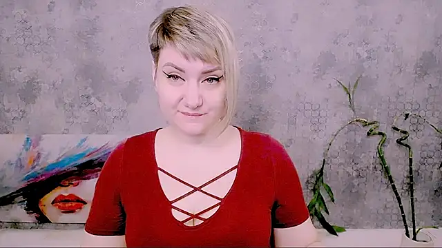 Snapshot of Djullia chatting on 04.13.26 Djullia online show from 04.13.26