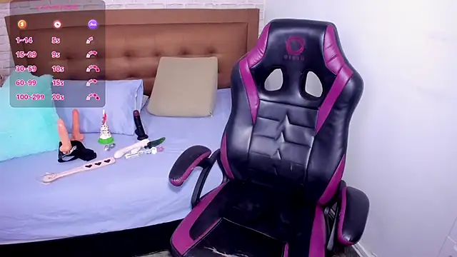 Snapshot of mila_katts chatting on 09.30.25 mila katts online show from 09.30.25