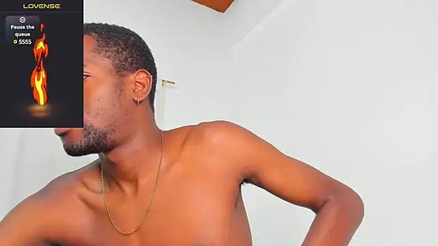 Snapshot of santi_brown chatting on 02.03.25 santi brown online show from 02.03.25