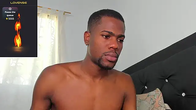 Snapshot of santi_brown chatting on 09.23.25 santi brown online show from 09.23.25