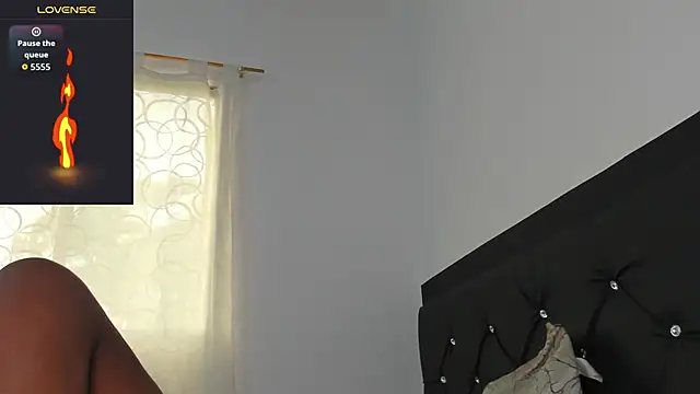 Snapshot of santi_brown chatting on 09.27.25 santi brown online show from 09.27.25