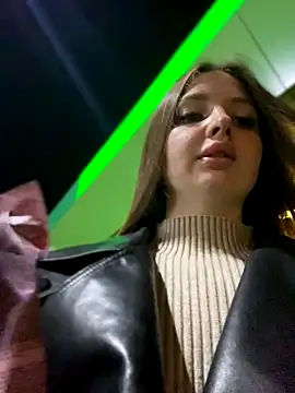 Snapshot of KrisMagnoly chatting on 09.19.25 KrisMagnoly online show from 09.19.25