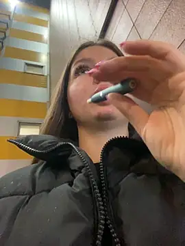 Snapshot of KrisMagnoly chatting on 09.23.25 KrisMagnoly online show from 09.23.25